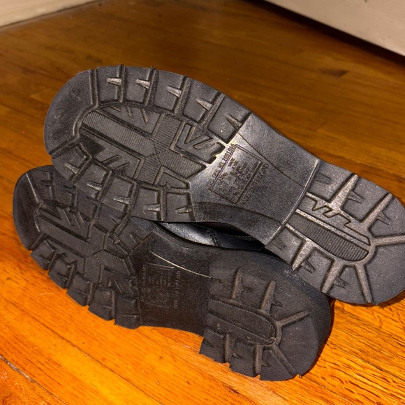 Boots - Picture 4 of 6